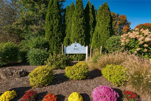 53 Summerfield Ln N, Riverhead, NY, 11901-5323 | Card Image