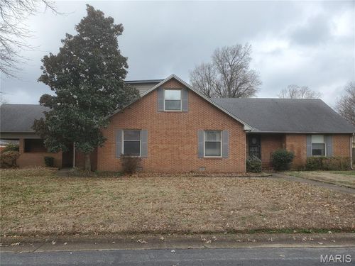 100 N Clayton St, Charleston, MO, 63834-1402 | Card Image