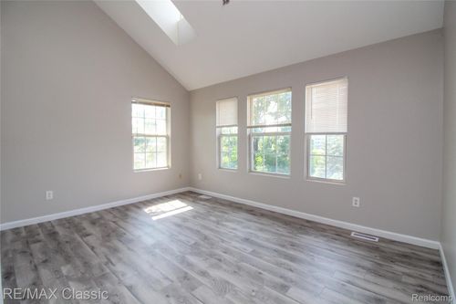 23208 Cornerstone Village Dr, Southfield, MI, 48075-3686 | Card Image