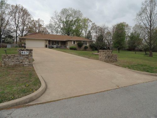 817 Northpointe Dr, Mountain Home, AR, 72653-8127 | Card Image