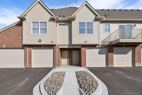 8292 Heywood Cir, Sterling Heights, MI, 48312-3500 | Card Image