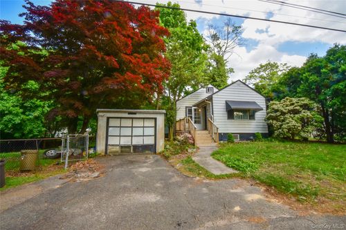 82 Cherry Rd, Rocky Point, NY, 11778-8834 | Card Image