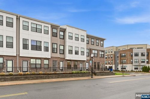 385 Main St, Little Falls, NJ, 07424-1207 | Card Image