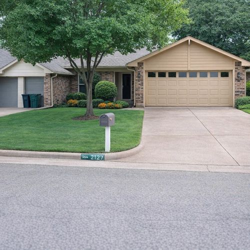 2127 Reverchon Dr, Arlington, TX, 76017-4567 | Card Image