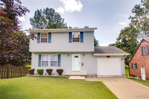 2933 Forest Dr, Alton, IL, 62002-1917 | Card Image