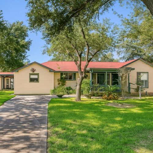 7915 Spivey Rd, Highlands, TX, 77562-4334 | Card Image
