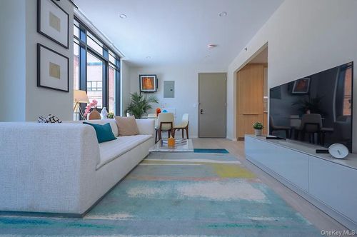 5e-40-22 61st St, Woodside, NY, 11377-4960 | Card Image