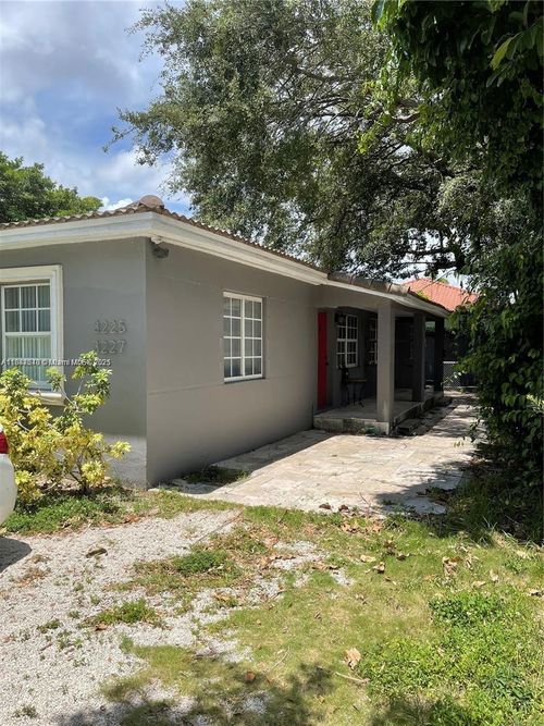 3227-3227 Oak Ave, Miami, FL, 33133-5018 | Card Image