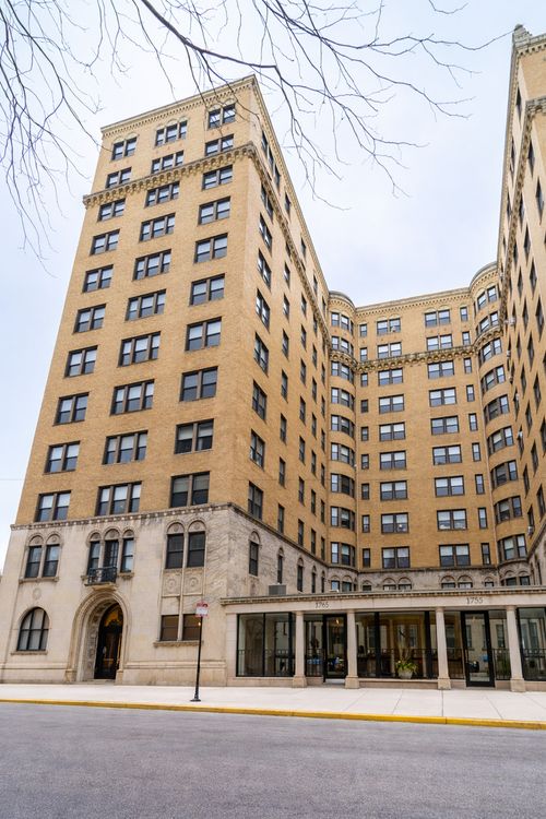 apt-e1-1765 E 55th St, Chicago, IL, 60615-5972 | Card Image
