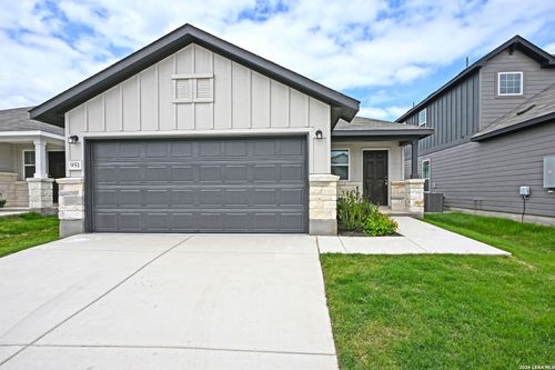 951 Bluegrass Pt, New Braunfels, TX, 78130-0748 | Card Image