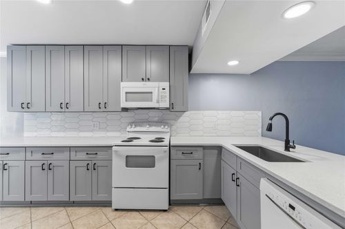 apt-a-5239 Arboles Dr, Houston, TX, 77035-2851 | Card Image