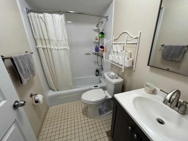 APT-201 - 822 E Old Willow Rd, Condo with 3 bedrooms, 2 bathrooms and 2 parking in Prospect Heights IL | Image 15