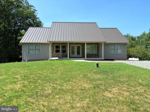 1689 Reading Rd, MOHNTON, PA, 19540-9401 | Card Image
