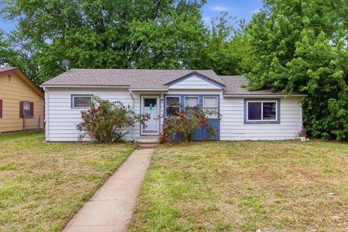 209 S Trout, Haysville, KS, 67060 | Card Image