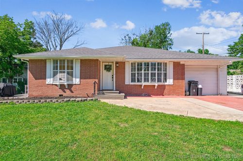 303 Se 3rd St, Pryor, OK, 74361-5213 | Card Image