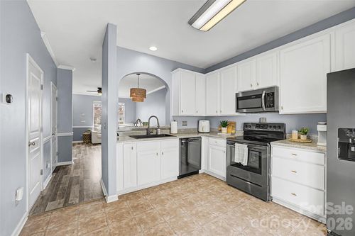 122 Chimney Rock Ln, Fort Mill, SC, 29708-6449 | Card Image