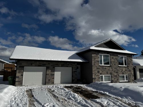 117 Chad St, Petawawa, ON, K8H0G9 | Card Image