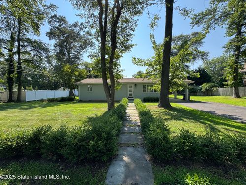 220 Highwood Rd, Oakhurst, NJ, 07755-1418 | Card Image