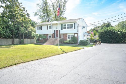 60 Little East Neck Rd, Babylon, NY, 11702-2504 | Card Image