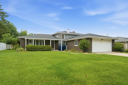 601 Honey Locust Ln, Darien, IL, 60561-4815 | Card Image