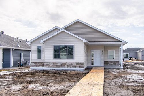 2566 69th Ave S, Fargo, ND, 58104-3007 | Card Image