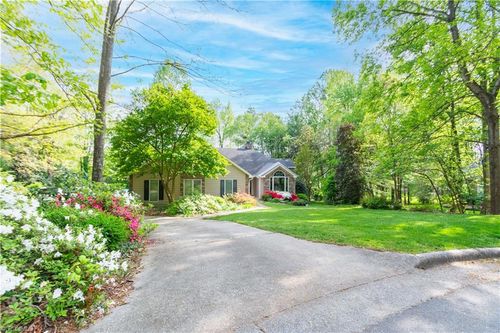 3909 Buncombe Dr, Greensboro, NC, 27407-7329 | Card Image