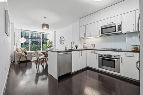 4d-333 Main St, San Francisco, CA, 94105-5053 | Card Image