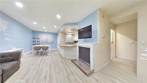 332 W Summerfield Cir, Anaheim, CA, 92802-4772 | Card Image