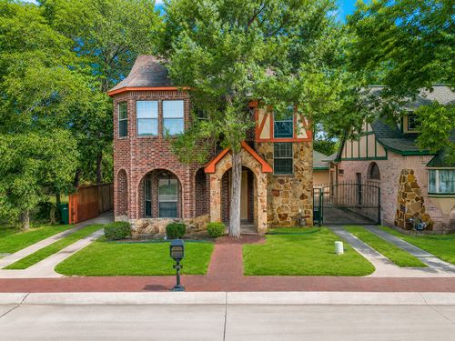 504 Phillip Dr, Cedar Hill, TX, 75104-3058 | Card Image