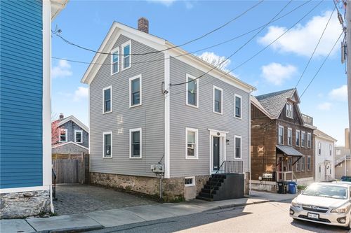 2-23 Holland St, Newport, RI, 02840-3415 | Card Image