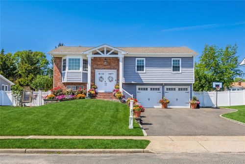 22 Marquette Dr, Smithtown, NY, 11787-2054 | Card Image