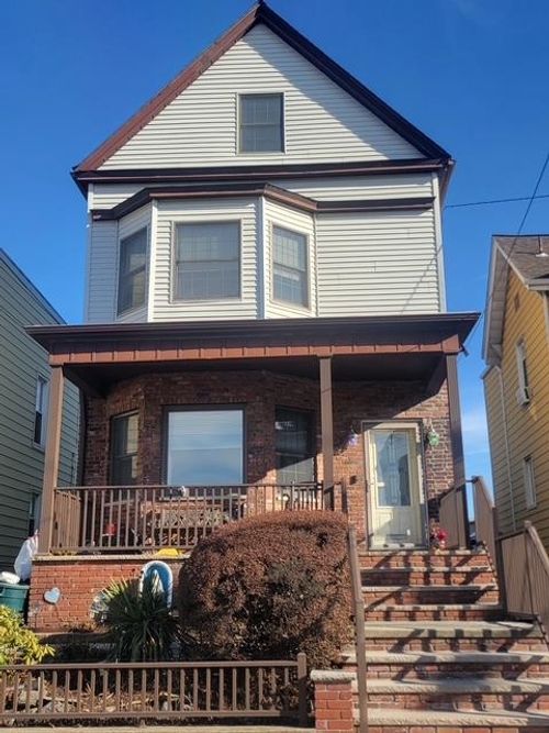126 Lord Ave, Bayonne, NJ, 07002-4216 | Card Image