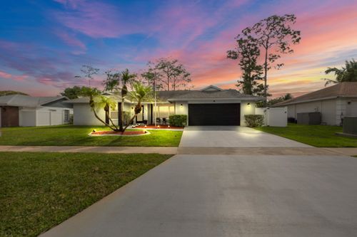 125 Parkwood Dr, Royal Palm Beach, FL, 33411-8204 | Card Image
