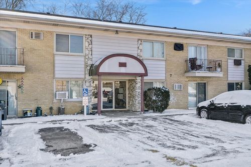 7-501 Carlysle Dr, Clarendon Hills, IL, 60514-1651 | Card Image