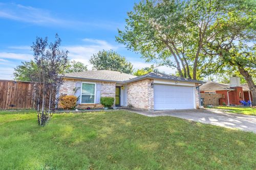 6217 Springwood Drive, Arlington, TX, 76001 | Card Image