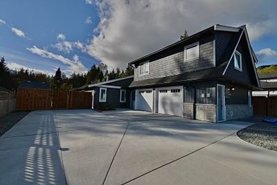 1072 - 74 Celia Cres, House other with 4 bedrooms, 3 bathrooms and 5 parking in Gibsons BC | Image 1