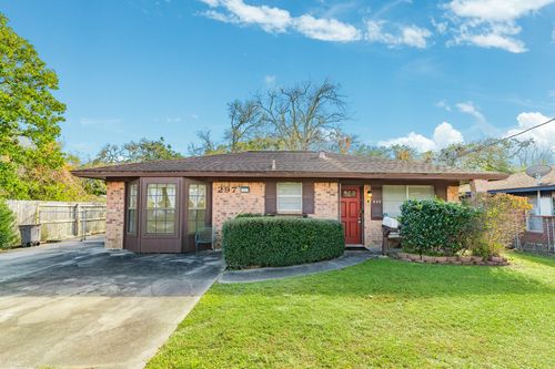 297 Hargett St, Clute, TX, 77531-4505 | Card Image