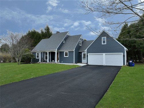 17 Keith Dr, Hope Valley, RI, 02832-1233 | Card Image