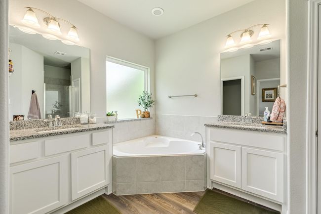 2234 Lake Forrest Dr, House other with 4 bedrooms, 2 bathrooms and 2 parking in West Columbia TX | Image 20