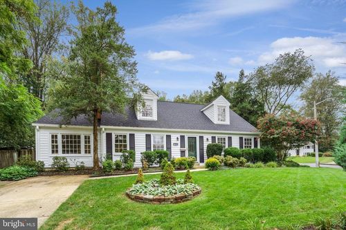 8611 Canterbury Dr, ANNANDALE, VA, 22003-4326 | Card Image