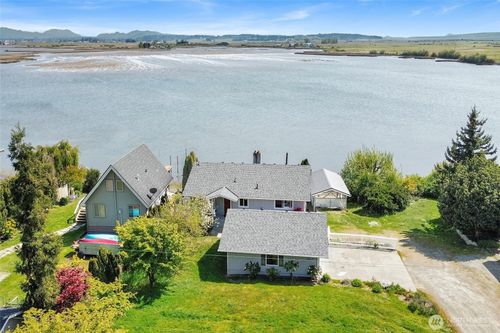 11586 Scott Rd, Bow, WA, 98232-9334 | Card Image