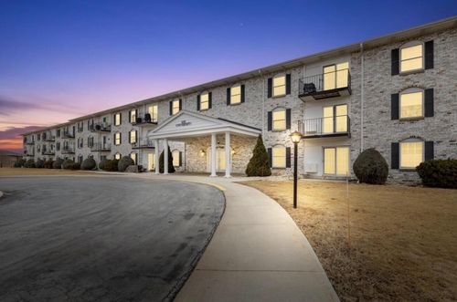 108-125 N University Drive, West Bend, WI, 53095 | Card Image