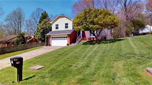 713 Old Barn Cir, Pilot Mountain, NC, 27041-9328 | Card Image