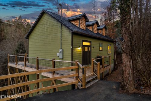 1719 Walker Trl, Sevierville, TN, 37876-7273 | Card Image