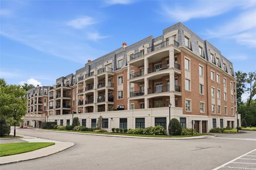 3206-3000 Royal Ct, New Hyde Park, NY, 11040-2636 | Card Image