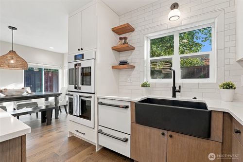 102-9234 159th Pl Ne, Redmond, WA, 98052-7523 | Card Image