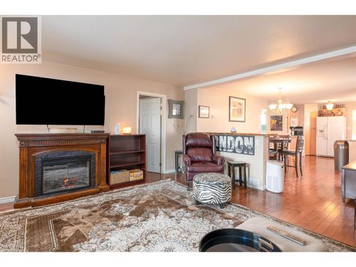 1728 Maple St, Prince George, BC, V2L1X1 | Card Image