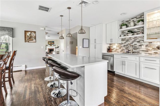 Spacious Quartz Island | Image 10