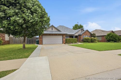 5212 Barr Dr, Sand Springs, OK, 74063-2008 | Card Image