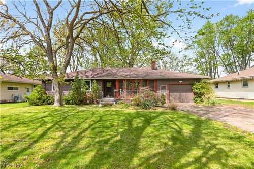 39568 Carol Ln, Elyria, OH, 44035-8142 | Card Image